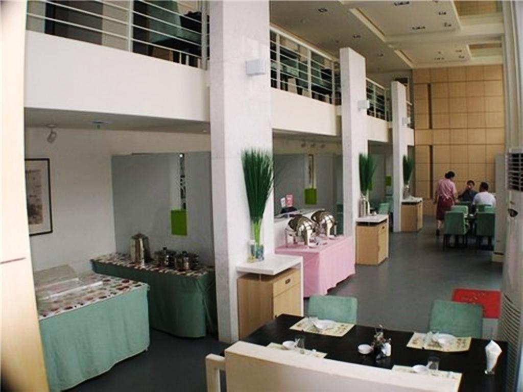 Jinjiang Inn - Shanghai Everbright Convention & Exhibition Center Bagian luar foto